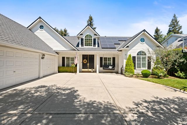 361 W Warwick Avenue, Clovis, CA 93619