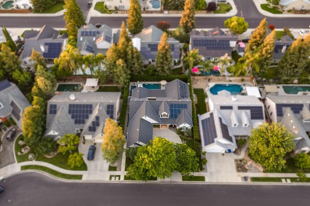 361 W Warwick Avenue, Clovis, CA 93619