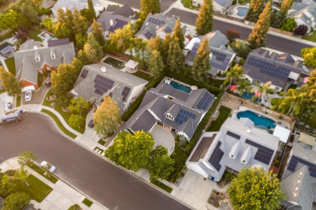 361 W Warwick Avenue, Clovis, CA 93619