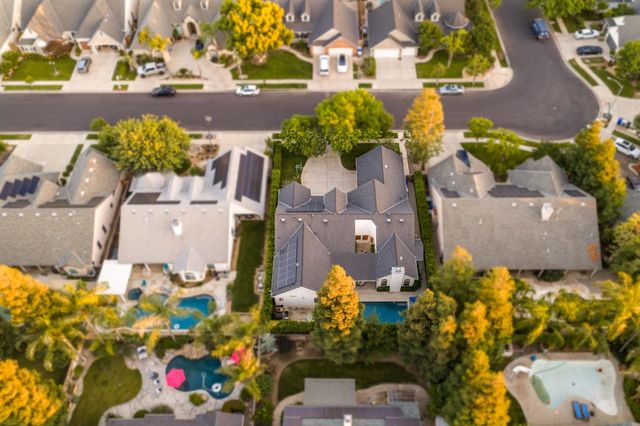 361 W Warwick Avenue, Clovis, CA 93619