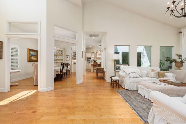 361 W Warwick Avenue, Clovis, CA 93619