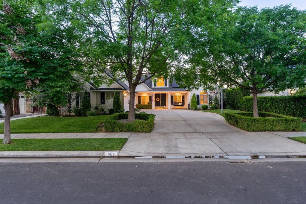 361 W Warwick Avenue, Clovis, CA 93619