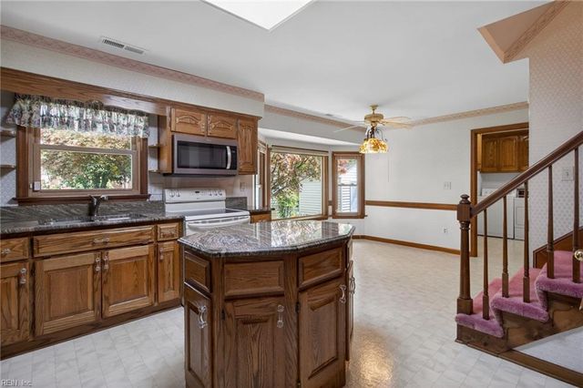 5348 Meadowside DR, Virginia Beach, VA 23455