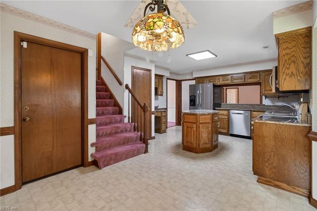 5348 Meadowside DR, Virginia Beach, VA 23455