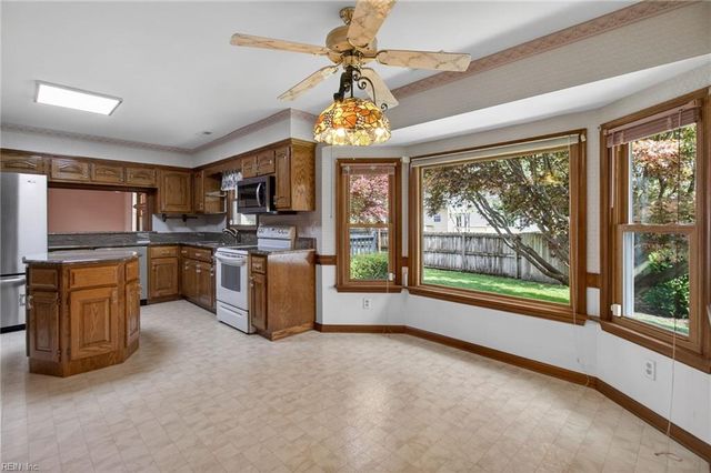 5348 Meadowside DR, Virginia Beach, VA 23455