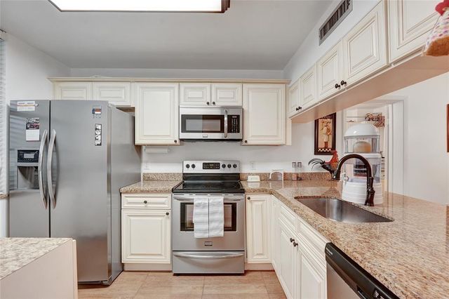 1502 Whitehall Dr 106, Davie, FL 33324