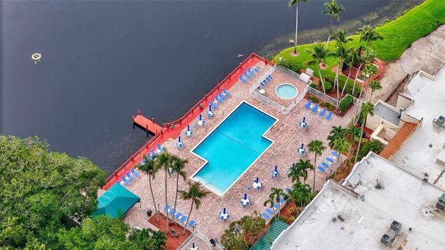 1502 Whitehall Dr 106, Davie, FL 33324