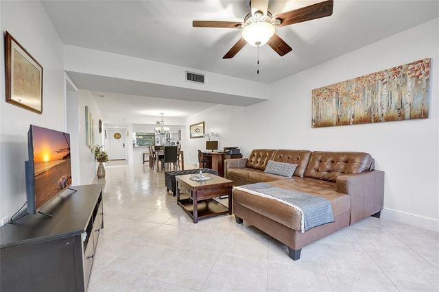 1502 Whitehall Dr 106, Davie, FL 33324