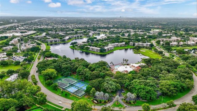 1502 Whitehall Dr 106, Davie, FL 33324