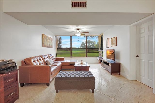 1502 Whitehall Dr 106, Davie, FL 33324