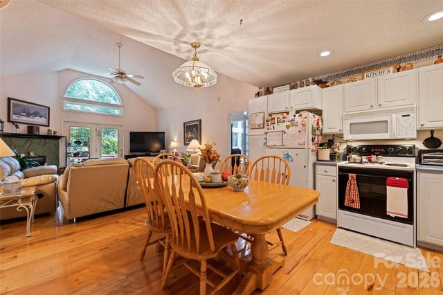 650 Creekside Drive, Maggie Valley, NC 28751