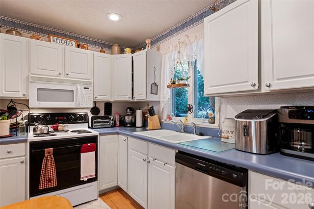 650 Creekside Drive, Maggie Valley, NC 28751