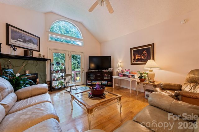 650 Creekside Drive, Maggie Valley, NC 28751