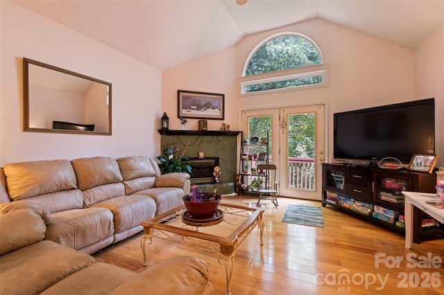 650 Creekside Drive, Maggie Valley, NC 28751