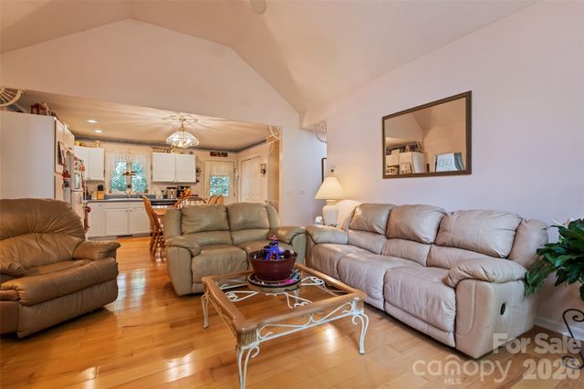 650 Creekside Drive, Maggie Valley, NC 28751