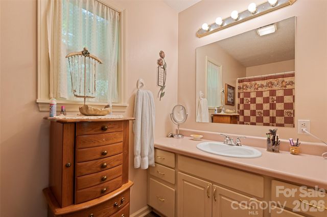 650 Creekside Drive, Maggie Valley, NC 28751