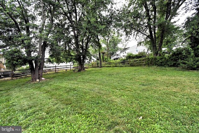87 HELLBERG AVE, Chalfont, PA 18914