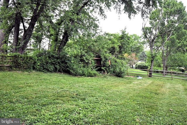 87 HELLBERG AVE, Chalfont, PA 18914