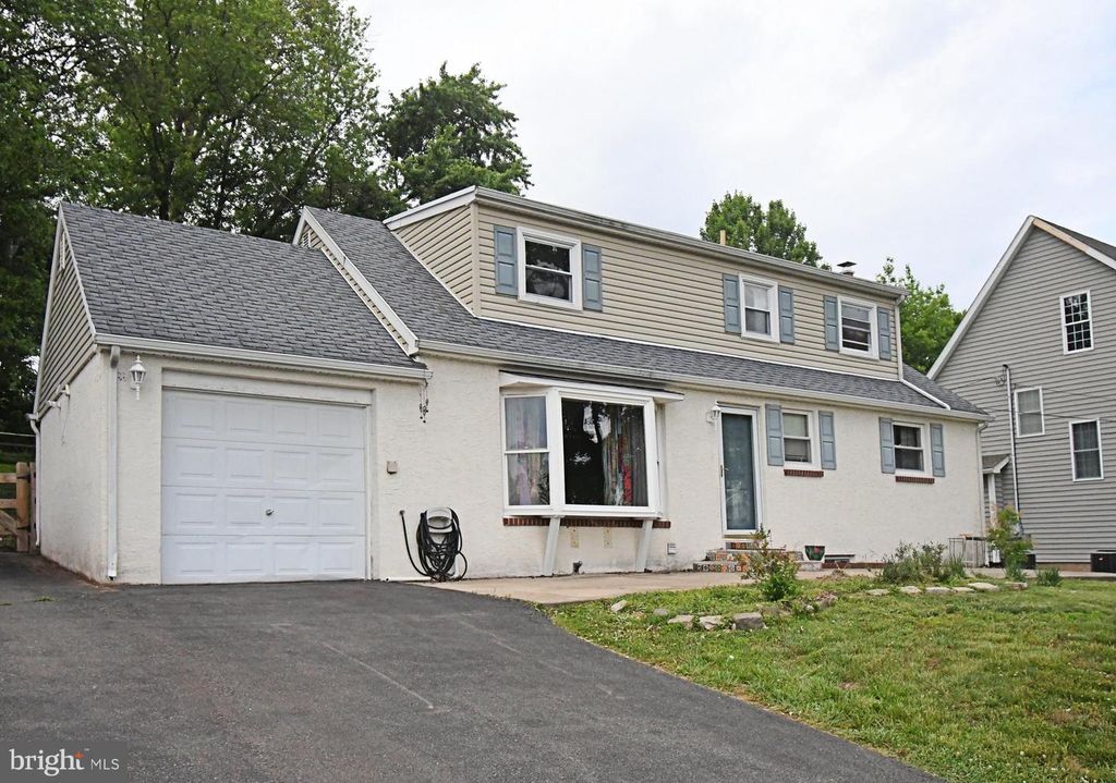 87 HELLBERG AVE, Chalfont, PA 18914