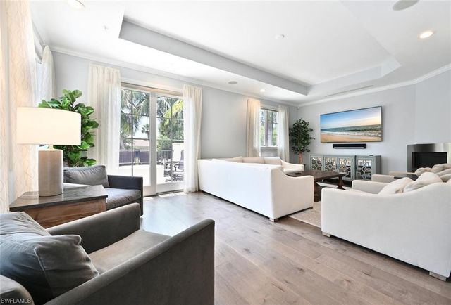 433 5th ST S, Naples, FL 34102