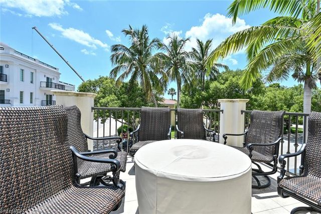 433 5th ST S, Naples, FL 34102