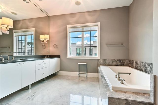 433 5th ST S, Naples, FL 34102