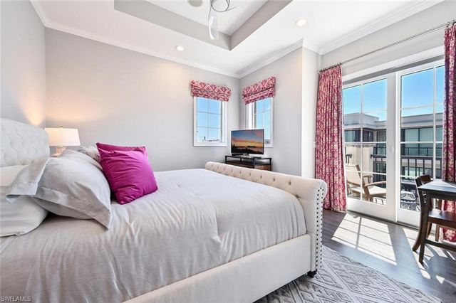 433 5th ST S, Naples, FL 34102