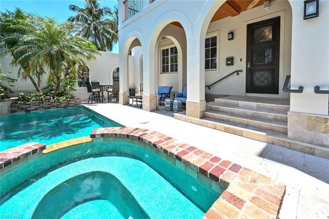 433 5th ST S, Naples, FL 34102