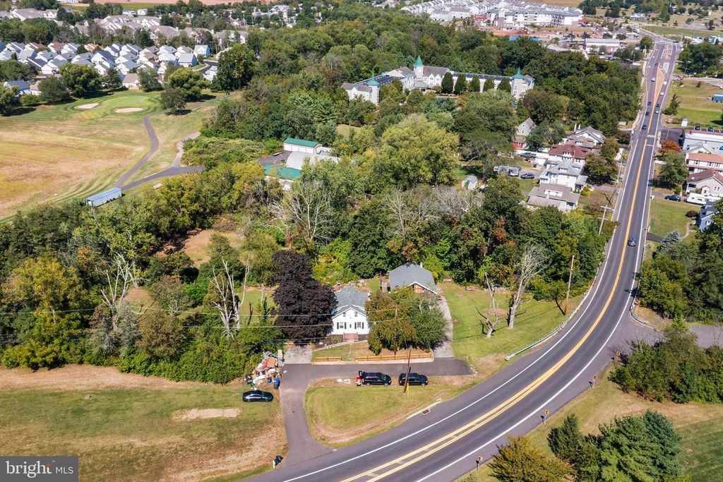 787 N LEWIS RD, Royersford, PA 19468