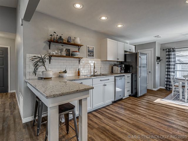 2705 W Laredo Street, Broken Arrow, OK 74012