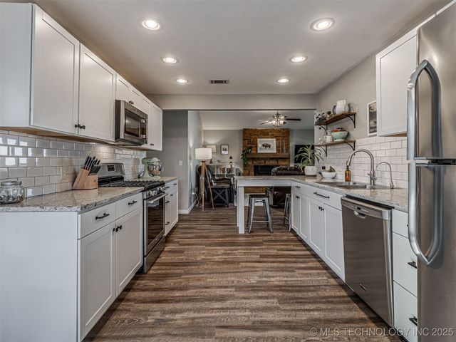 2705 W Laredo Street, Broken Arrow, OK 74012