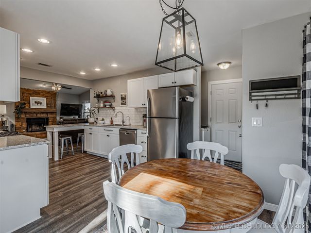 2705 W Laredo Street, Broken Arrow, OK 74012