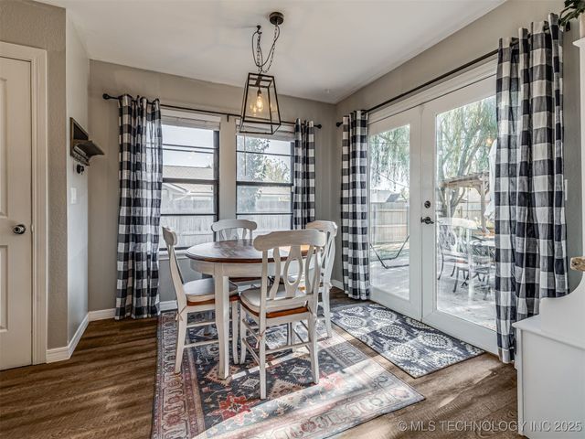 2705 W Laredo Street, Broken Arrow, OK 74012