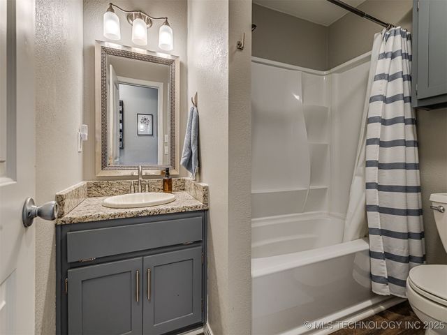 2705 W Laredo Street, Broken Arrow, OK 74012