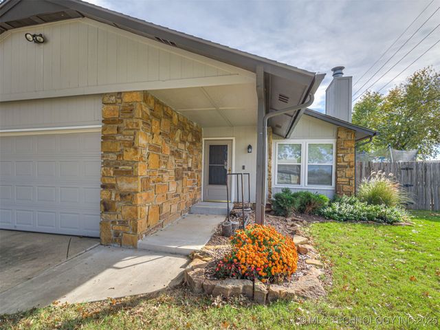 2705 W Laredo Street, Broken Arrow, OK 74012