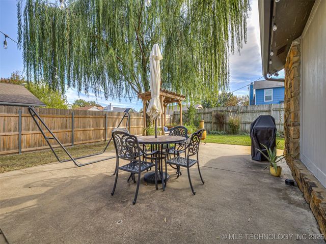 2705 W Laredo Street, Broken Arrow, OK 74012