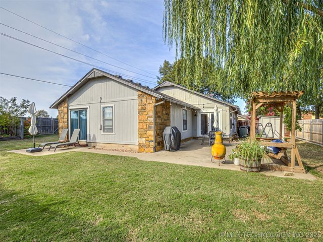 2705 W Laredo Street, Broken Arrow, OK 74012