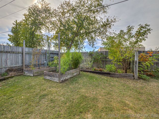 2705 W Laredo Street, Broken Arrow, OK 74012