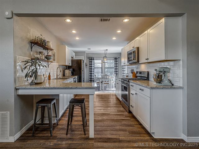 2705 W Laredo Street, Broken Arrow, OK 74012