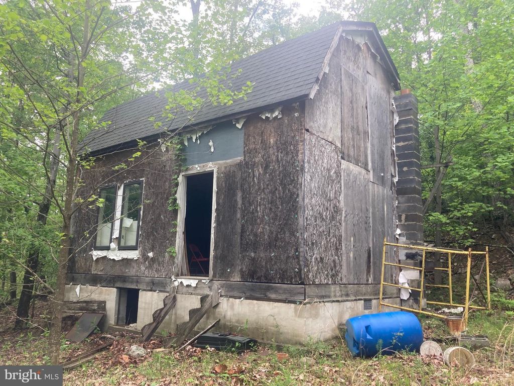 840 FALCONWOOD DRIVE, Paw Paw, WV 25434