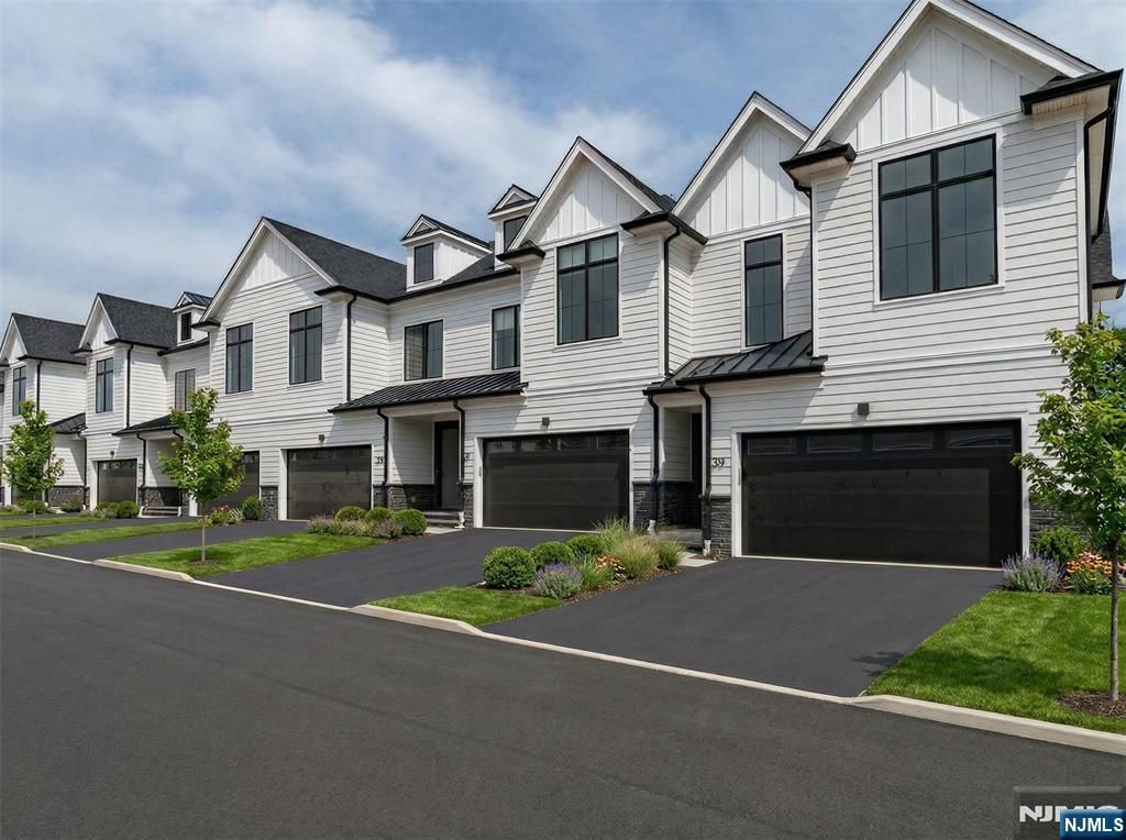 9 Feldman Court 9, Paramus, NJ 07652