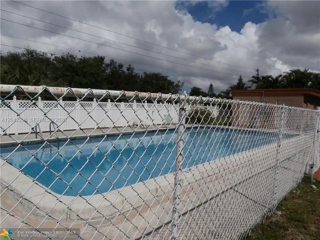 7830 NW 33rd Street 206, Davie, FL 33024