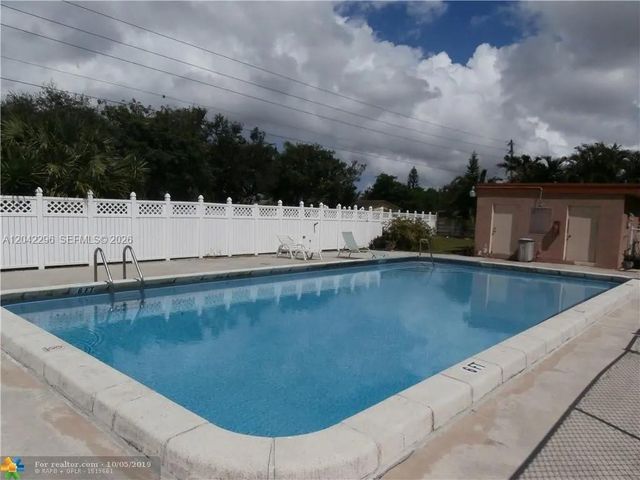 7830 NW 33rd Street 206, Davie, FL 33024