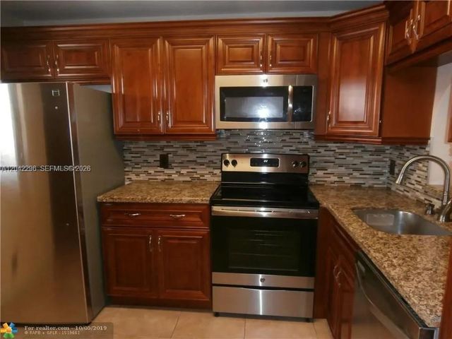 7830 NW 33rd Street 206, Davie, FL 33024