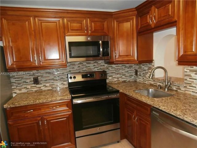 7830 NW 33rd Street 206, Davie, FL 33024