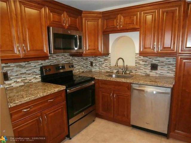 7830 NW 33rd Street 206, Davie, FL 33024