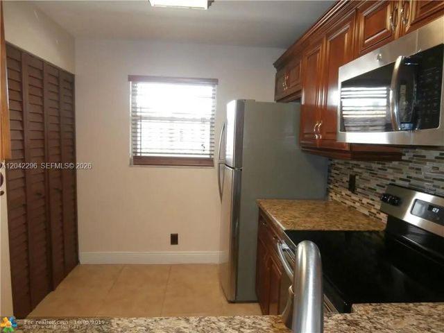 7830 NW 33rd Street 206, Davie, FL 33024