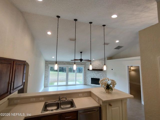 1264 WINDING BROOK Court, Middleburg, FL 32068