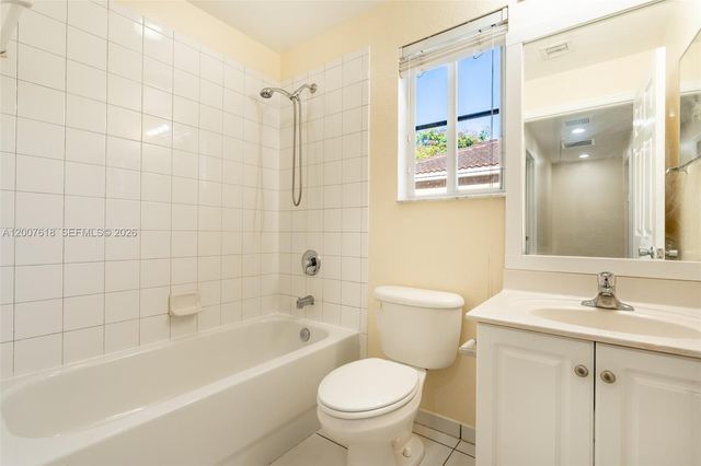 6051 SW 19th Pl, North Lauderdale, FL 33068