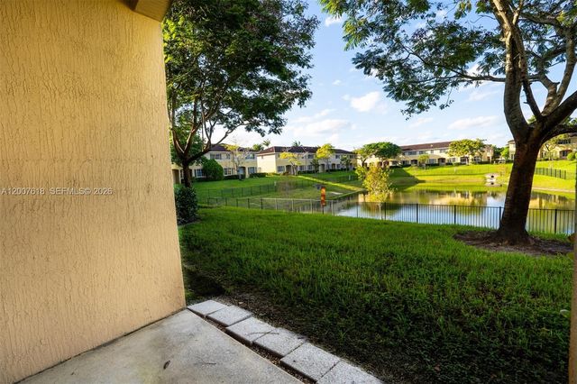 6051 SW 19th Pl, North Lauderdale, FL 33068